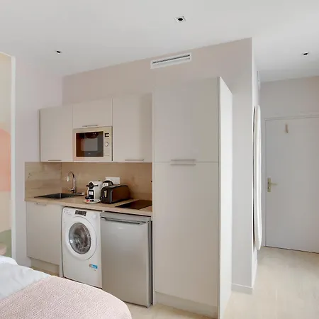 Modern Air-conditioned In Neuilly-sur-Seine