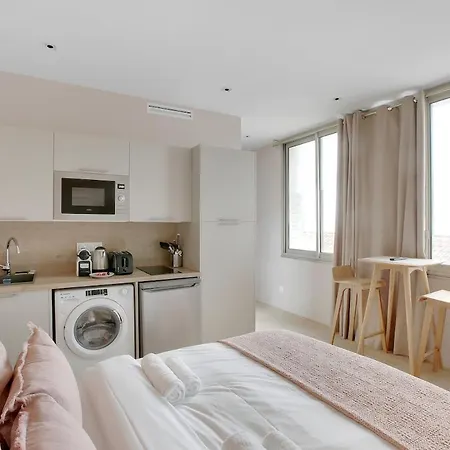 Modern Air-conditioned In Apartment Neuilly-sur-Seine